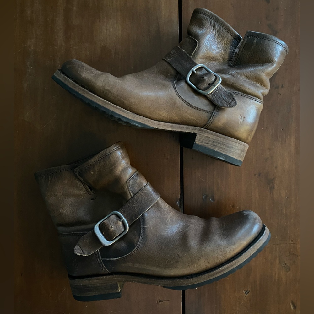 Frye- Veronica bootie rich brown leather buckle detail women’s size 9 - Picture 16 of 16